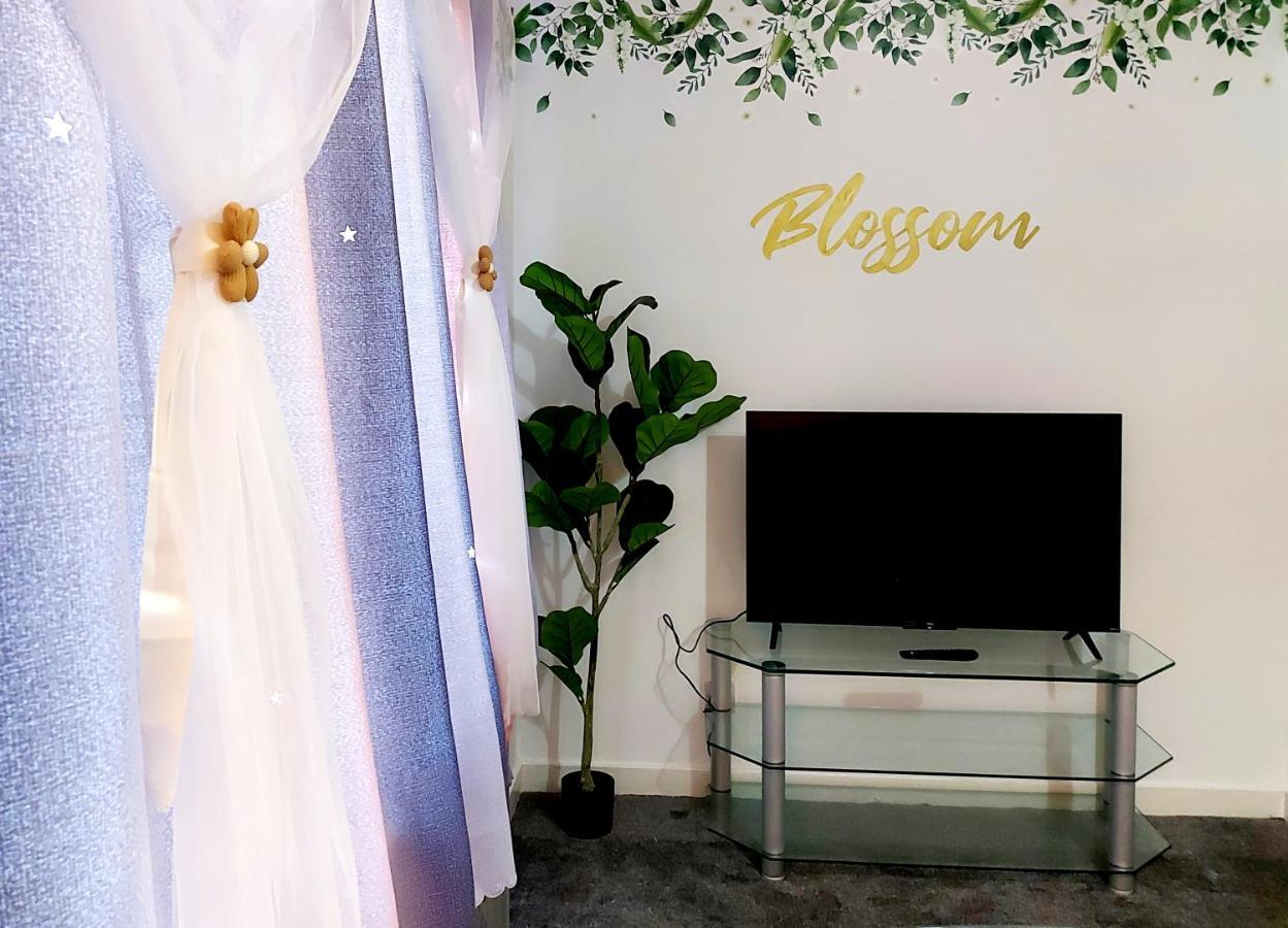 The Blossom - Largs Dış mekan fotoğraf